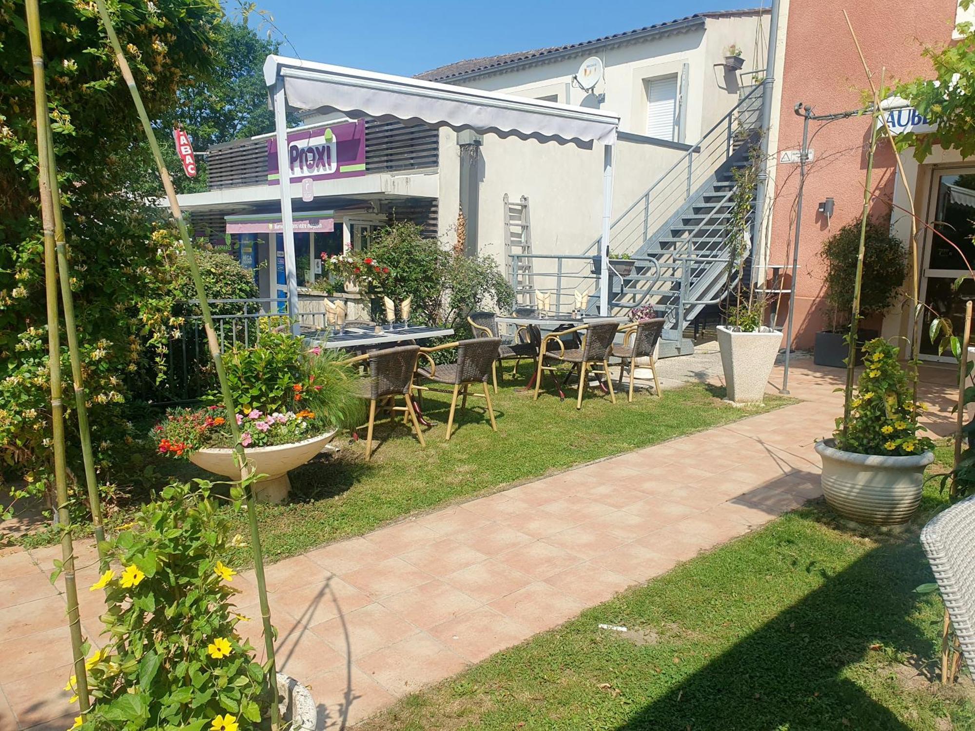 Auberge Des Lacs Bleus Clérac Esterno foto