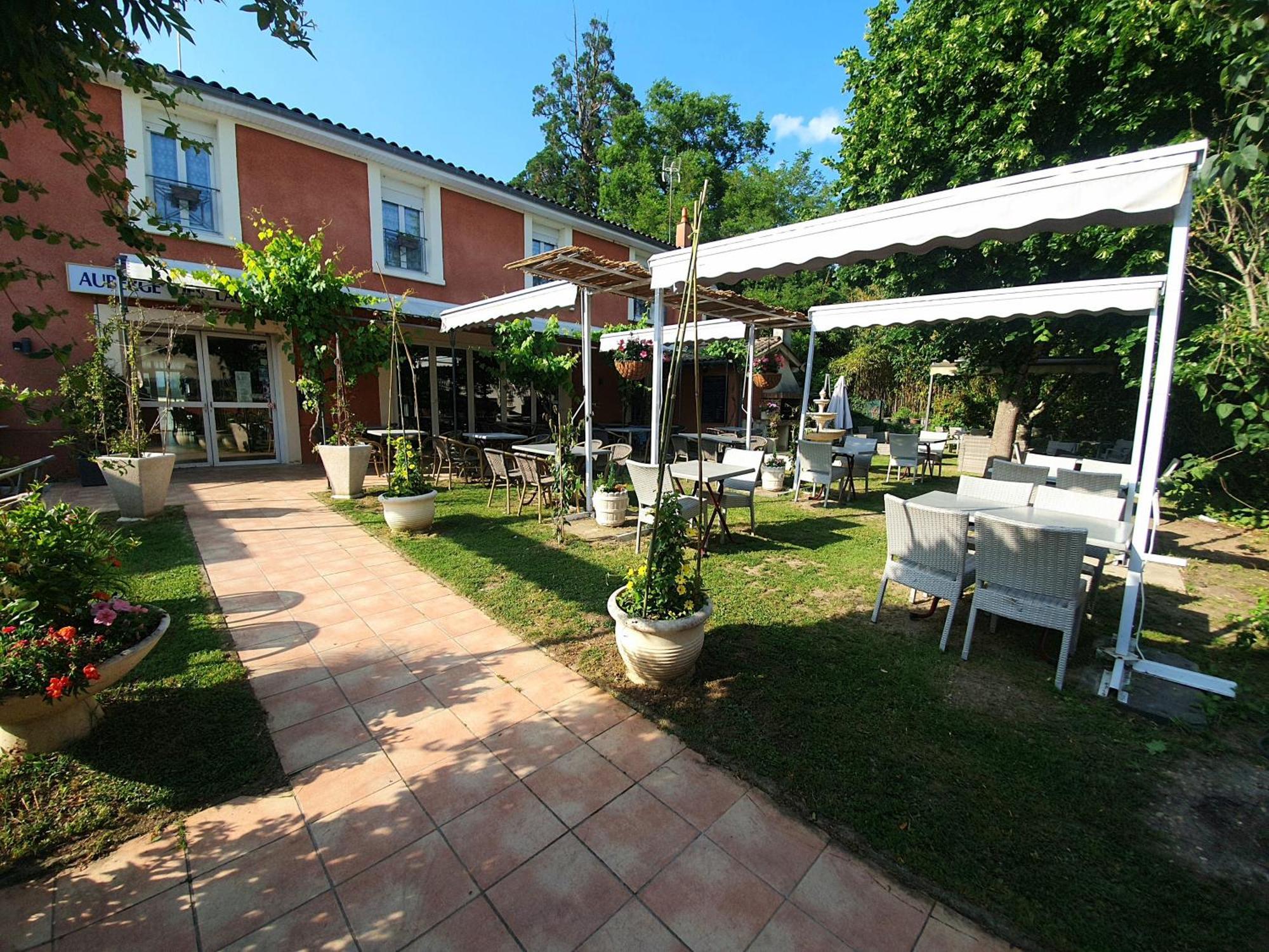 Auberge Des Lacs Bleus Clérac Esterno foto